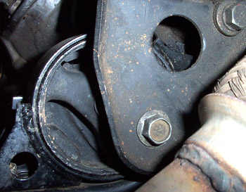 another view of a broken engine mount