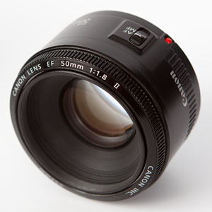 this 50mm lens has a maximum aperture of f/1.8