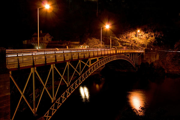 Kings Bridge at night
