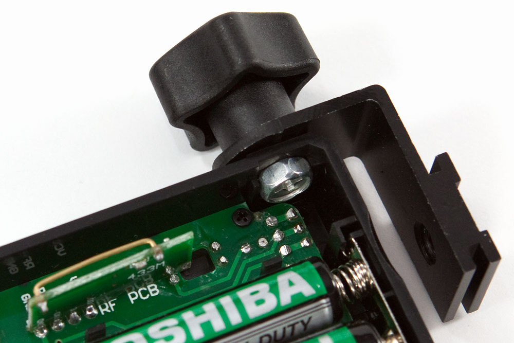 showing detail of L-bracket on Tetra receiver