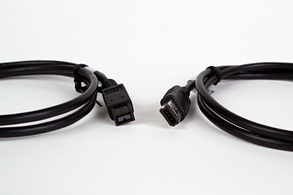 Firewire cables (left: Firewire 800 connector, right: Firewire 400 connector)