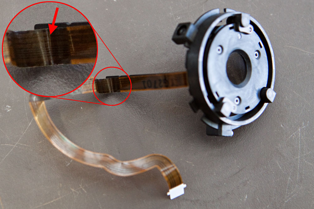 a small crack is visible in the old ribbon cable to the aperture diaphragm mechanism
