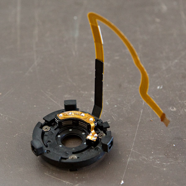 new ribbon cable installed on the aperture diaphragm mechanism