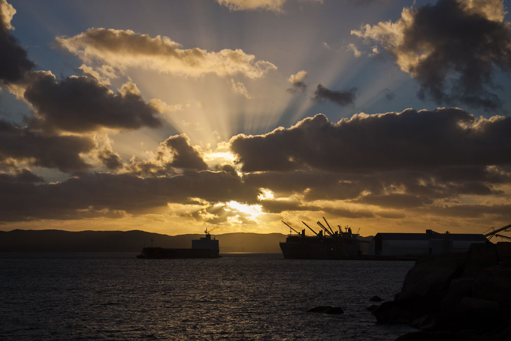 crepuscular rays before sunset